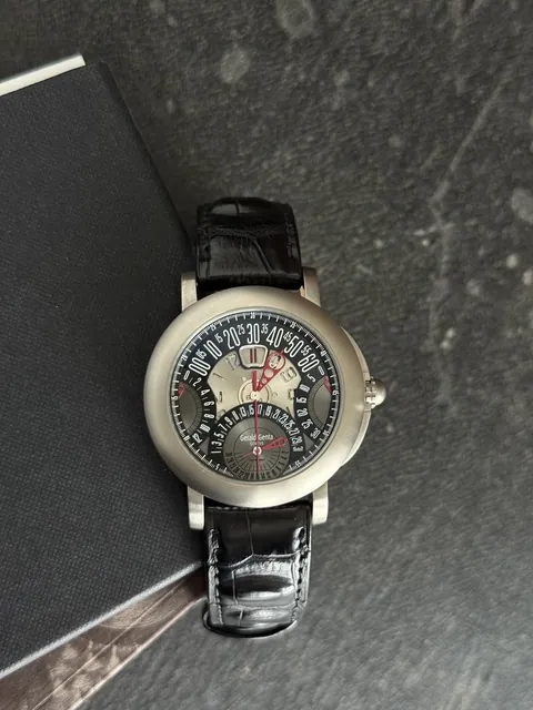 Gérald Genta Arena Chrono Quattro Retro on Strap