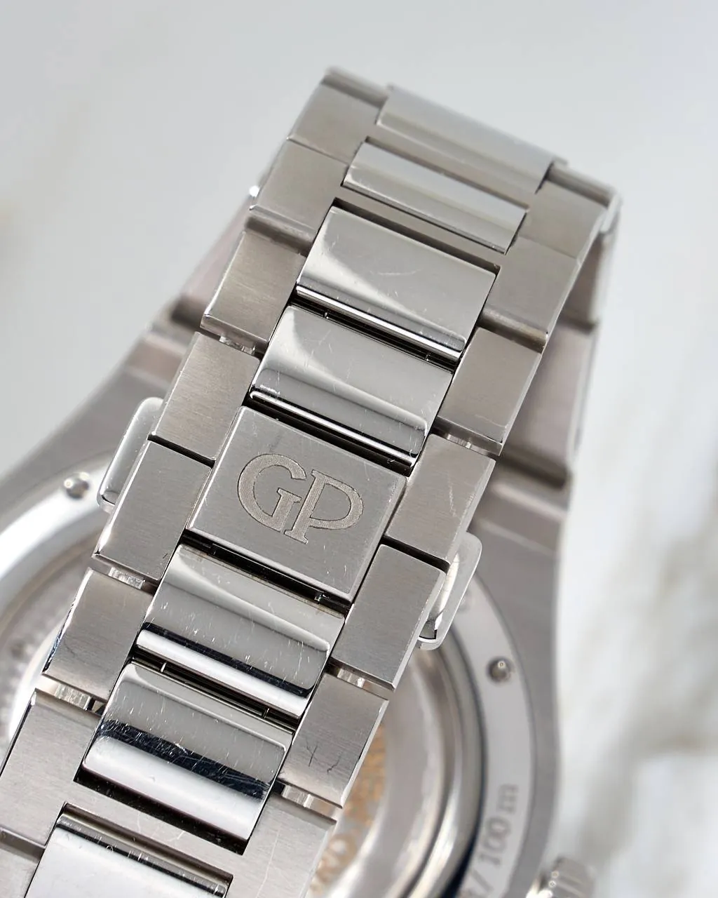 Girard Perregaux Laureato Green Dial 42mm – 5