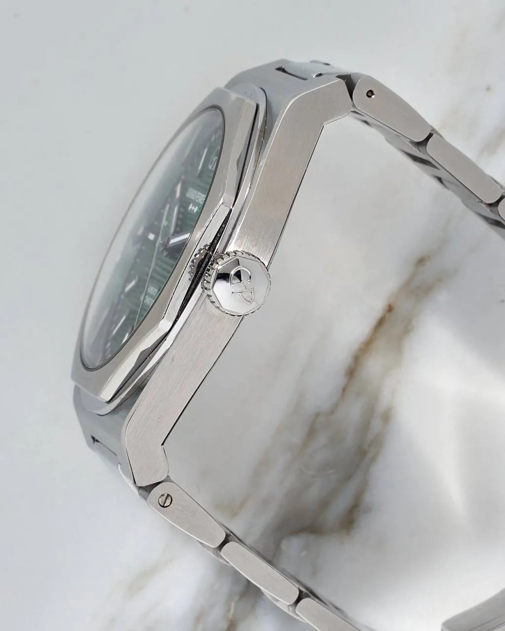 Girard Perregaux Laureato Green Dial 42mm – 8