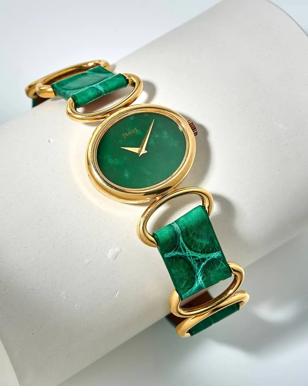 Piaget Oval Belt Hoop 9802 D
