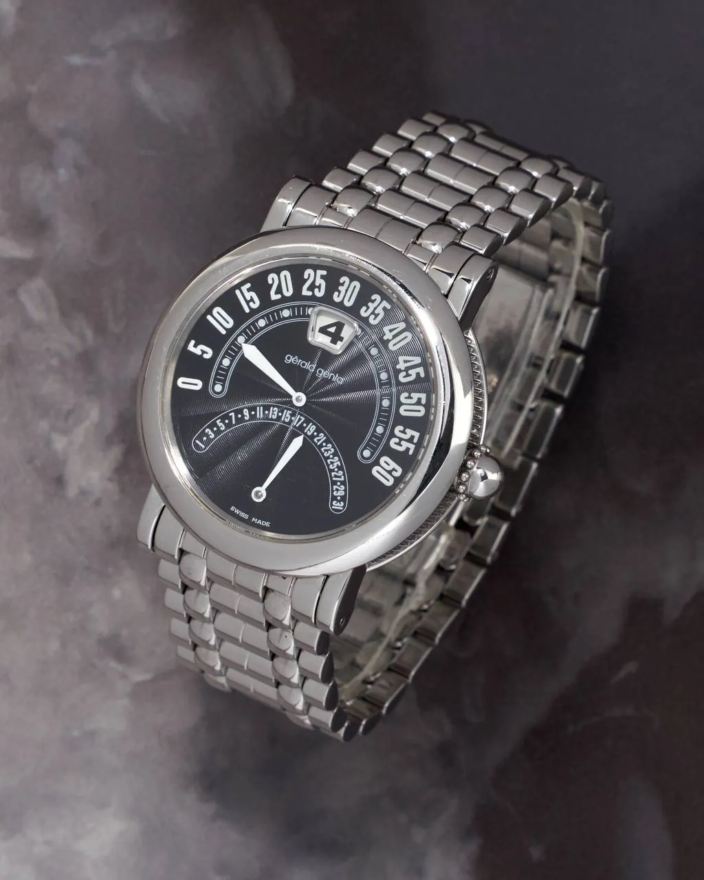 Gérald Genta Biretro Jump Hour – 11