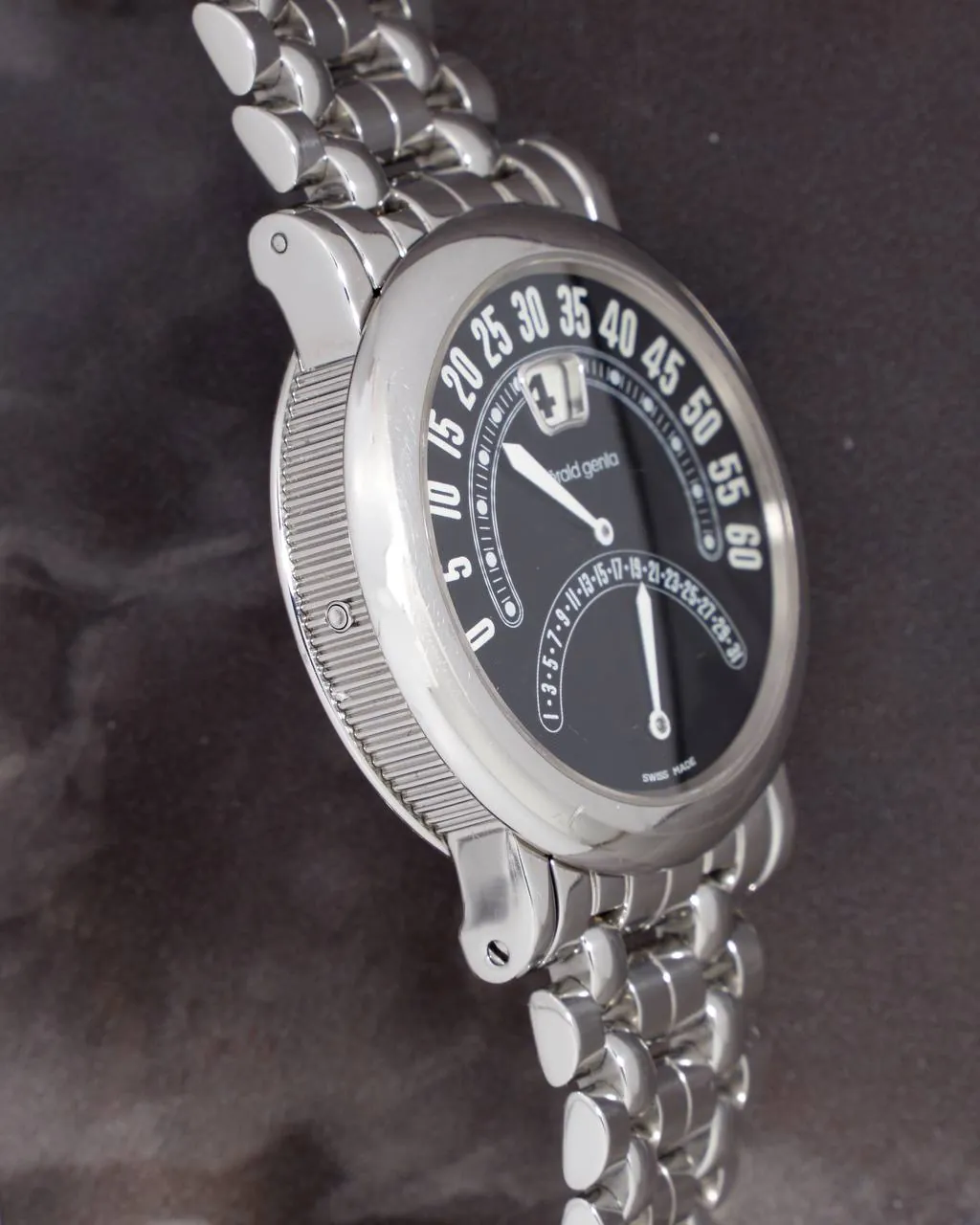 Gérald Genta Biretro Jump Hour – 9